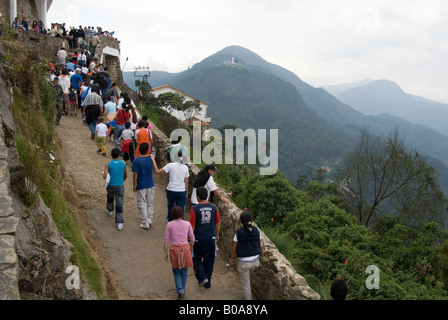 La gente a piedi fino alla Cerro de Monserrate, Bogotà, Colombia Foto Stock