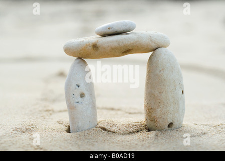 Ciottoli accatastati in spiaggia, close-up Foto Stock