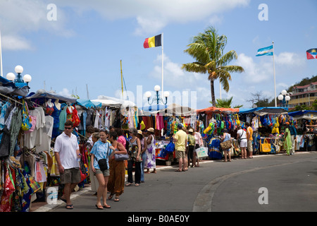 Tourist fuggire dal mercato dei Caraibi Foto Stock