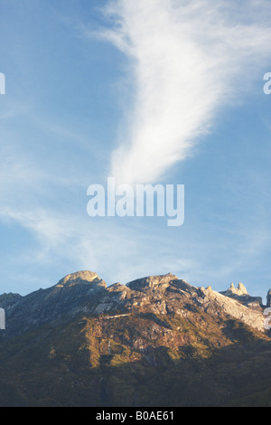 Mount Kinabalu all'alba, Kinabalu National Park, Sabah Malaysian Borneo Foto Stock