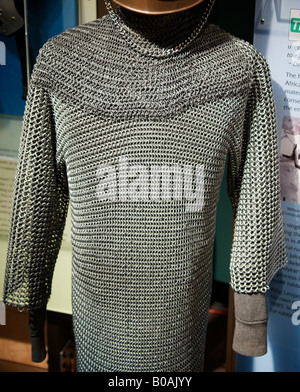 Metallo catena medievale mail shirt hauberk sul display al Centro della Scienza del Pacifico a Seattle, Washington, Stati Uniti. Foto Stock