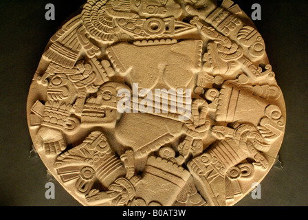 Circolari in pietra raffigurante il smembrato Aztec dea luna Coyolxauhqui, Museo del Templo Mayor, a Città del Messico Foto Stock