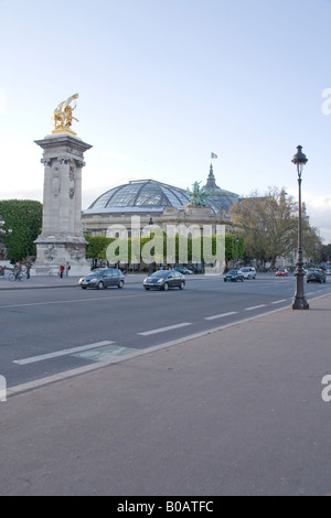 Pont Alexandre III e il Grand Palais, Paris, Francia. Foto Stock