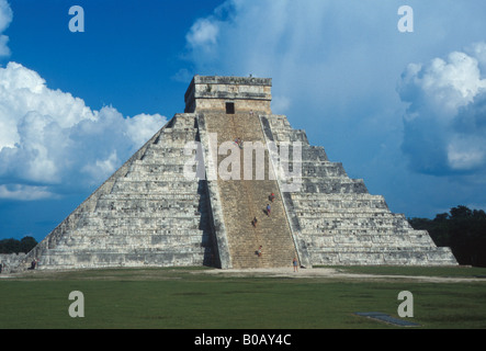 Messico Chichen Itza El Castillo Piramide di Kukulcan Foto Stock