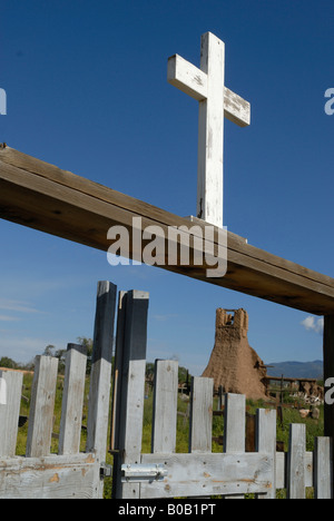 Vecchio cemetory indiano con un sacco di cimiteri in pueblo Hacienda Martinez New Mexico Foto Stock