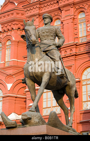 Statua di Esercito Rosso Maresciallo Georgy Zhukov Konstantinovich sul suo cavallo, Mosca, Russia, Federazione russa Foto Stock