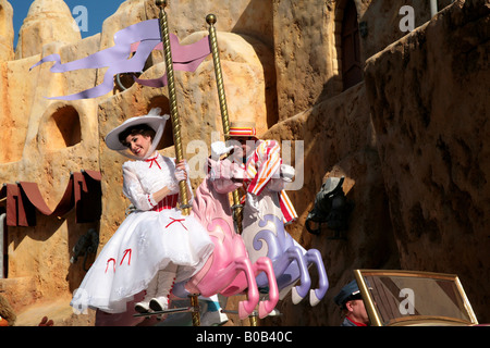 Mary Poppins caratteri in una parata a Disney Studios di Hollywood Foto Stock