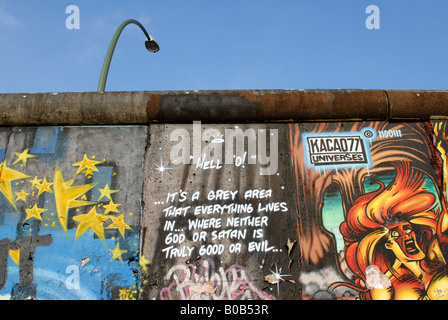 Graffiti sul muro di Berlino, la East side gallery Foto Stock