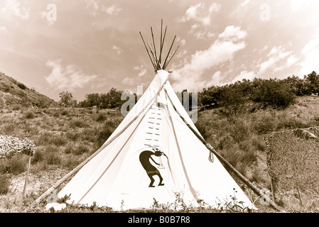 Nativi americani teepee in vecchio stile di tonalità seppia Foto Stock