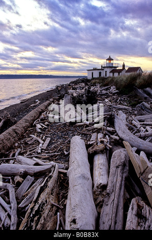 Faro all'estremità occidentale del parco alla scoperta di Puget Sound in background Seattle Washington STATI UNITI D'AMERICA Foto Stock