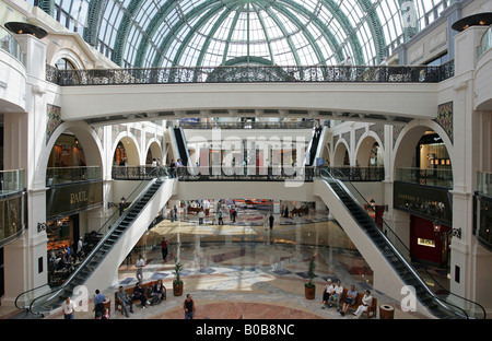 Interno del centro commerciale Mall of the Emirates a Dubai, Emirati Arabi Uniti Foto Stock
