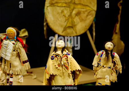 Nord America, USA, Sud Dakota, Rapid City, Museo di viaggio. Plains Indian doll display. Proprietà Release. Foto Stock