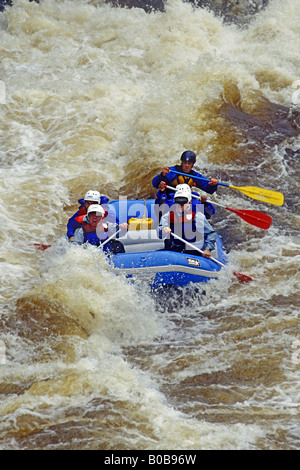 Rafting il fiume Menominee a Piers Gorge sul confine del Wisconsin e Michigan Penisola Superiore Foto Stock