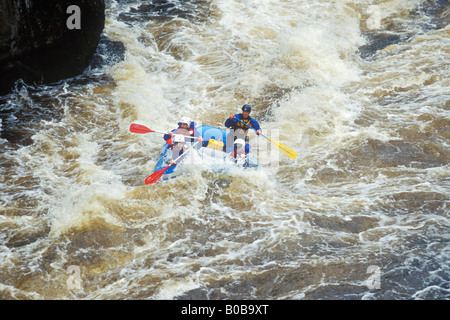 Rafting il fiume Menominee a Piers Gorge sul confine del Wisconsin e Michigan Penisola Superiore Foto Stock