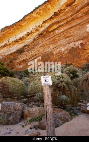 Instabile scogliera sul Loch Ard gorge Victoria Australia. Foto Stock