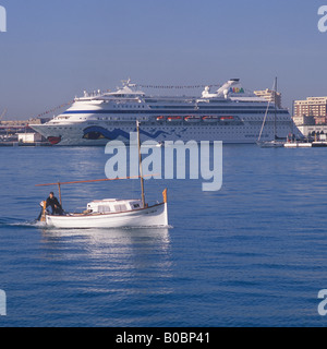 Baleari in legno tradizionali llaut boat show legato ? Palma de Mallorca International Boat Show 2008. Foto Stock