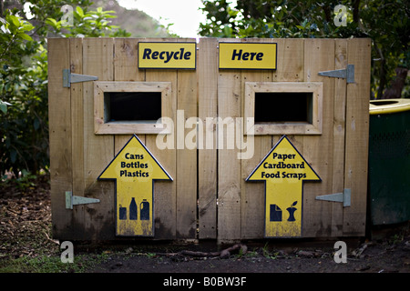 Gli scomparti di riciclaggio per il pubblico presso lo Zoo di Wellington Nuova Zelanda Foto Stock