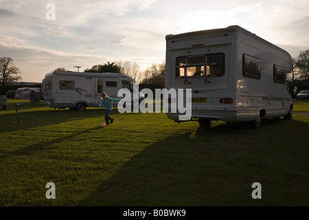 I camper presso il campeggio e caravaning Club campeggio, Kessingland, Suffolk, Inghilterra Foto Stock