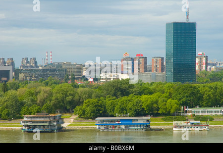 Vista dal Parco Kalemegdan verso Novi Belgrad quartiere con torre Usce Belgrade Serbia Europa Foto Stock