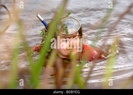 JULIA GALVIN DA KERRY Irlanda presso l'INTERNATIONAL BOG SNORKELLING campionati a Llanwrtyd Wells POWYS Wales UK Foto Stock