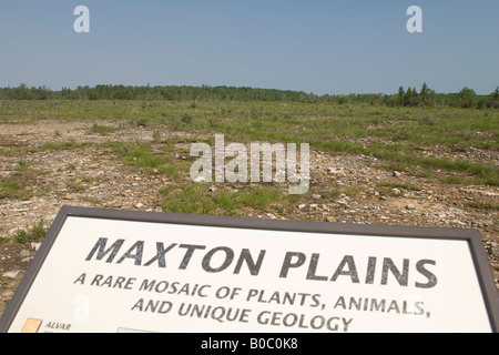 Un segno fornisce informazioni sull'alvar paesaggio della pianura Maxton di Drummond Island in Michigan s Penisola Superiore Foto Stock