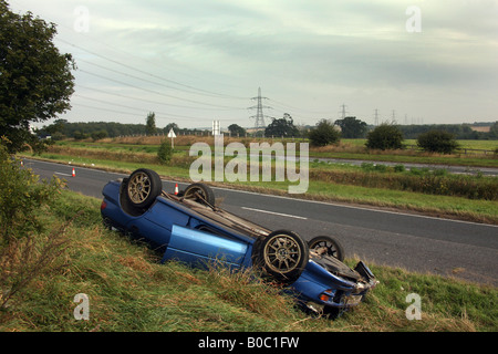 SUBARU IMPREZA immagine mostra un non fatale incidente auto sulla A1307 A LINTON CAMBRIDGSHIRE Foto Stock