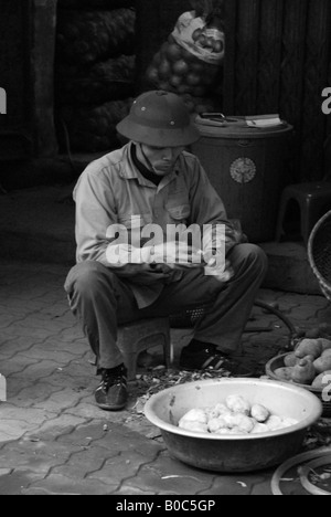 Gli operatori di mercato hanoi vietnam Foto Stock