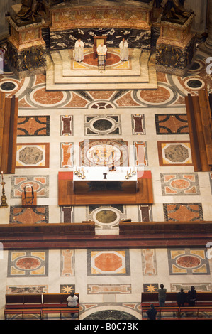 Servizio religioso presso la basilica di San Pietro a Roma Foto Stock