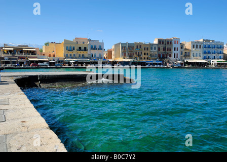 Una bella vista del porto veneziano nella città vecchia di Chania, Creta, Grecia, l'Europa. Foto Stock