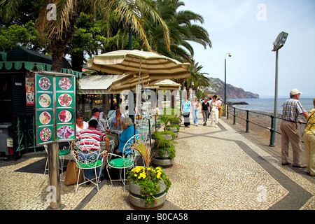 Lungomare di Funchal sull isola di Madeira. Foto Stock