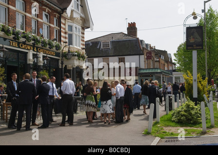 [Dulwich villaggio] South London SE21 London REGNO UNITO 2008 'College Road' "corona e levriero" [Public House] Foto Stock