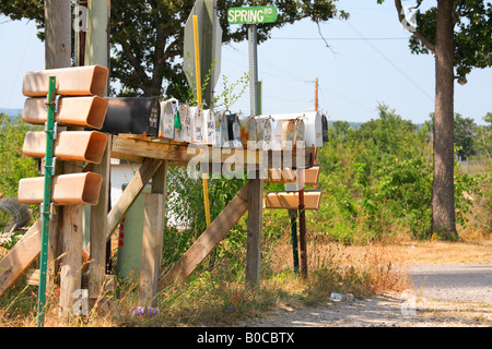 Le caselle di posta sul ciglio della strada nelle zone rurali CENTRAL MISSOURI USA dal percorso 66 Foto Stock