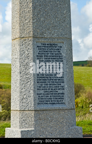 Memoriale sulla spiaggia a Slapton Sands, vicino a Dartmouth, Devon, Inghilterra Foto Stock