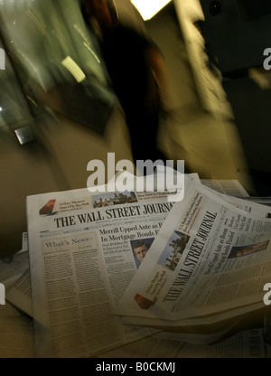 Copie del Wall Street Journal giornale vengono stampati a Newsfax nella zona est di Londra U K Foto Stock