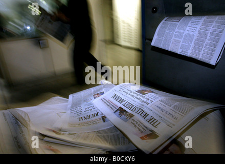 Copie del Wall Street Journal giornale vengono stampati a Newsfax nella zona est di Londra U K Foto Stock