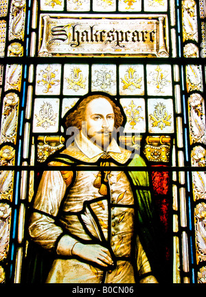 William Shakespeare rappresentata in una finestra di vetro colorato. Foto Stock