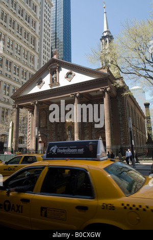 St Pauls Cappella in NYC su Broadway in Manhattan inferiore dell'edificio è il solo extant pre guerra rivoluzionaria edificio Foto Stock