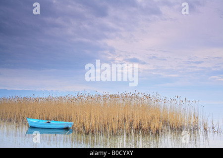 La pesca in barca presso il lago di Ohrid Foto Stock