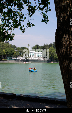 Il Lago de Chapultepec e Casa del Lago del Parco di Chapultepec, Città del Messico Foto Stock