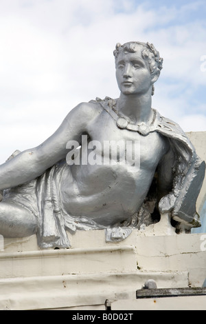 Statua sulla costruzione Marittima del Porto di Ramsgate Kent REGNO UNITO Foto Stock