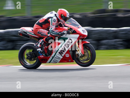 Michael Rutter in sella a una Ducati Moto nel British Superbike a Oulton Park Cheshire England Regno Unito Foto Stock