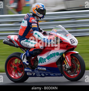 Shane Byrne in sella a una Ducati Moto nel British Superbike a Oulton Park Cheshire England Regno Unito Foto Stock