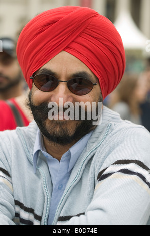 La religione sikh uomo con turbante a Vaisakhi Mela - la religione Sikh nuovo anno - Celebrazioni a Londra Foto Stock