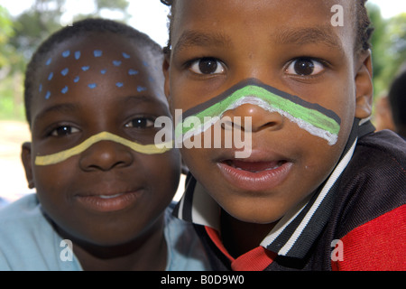 I bambini africani African educazione insegnanti volontari volontario delle future prospettive di crescita futura occupazione empowering empowerment empowerin Foto Stock