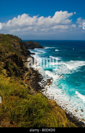 Scogliere e coste sulla North Shore di Maui a Poelua Bay Foto Stock