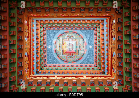 Mandala tibetano dipinto sul soffitto monestery Pisang superiore Nepal Foto Stock