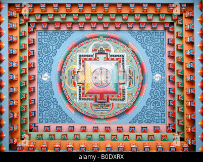 Mandala tibetano dipinto sul soffitto monestery Pisang superiore Nepal Foto Stock