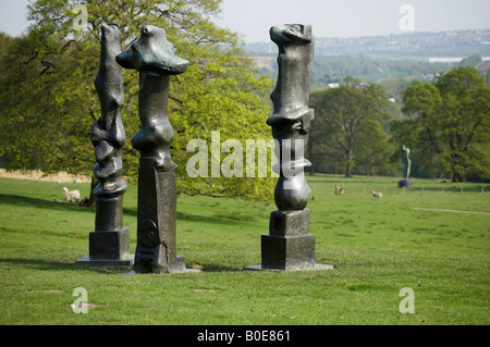 Montante motive di Henry Moore la scultura a Yorkshire Sculpture Park Foto Stock