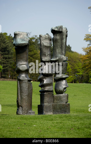 Montante motive di Henry Moore la scultura a Yorkshire Sculpture Park Foto Stock