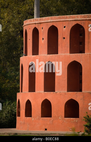 La Ram Yantra a Jantar Mantar a New Delhi, India. Il Jantar Mantar è stato osservatorio costruito da Jai Singh II di Jaipur Foto Stock